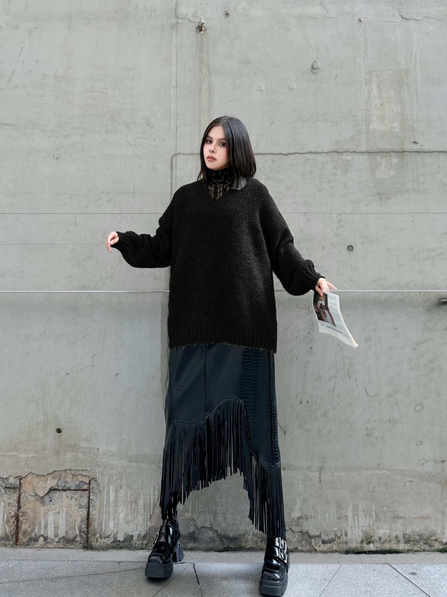 Vネックルーズニットセーター