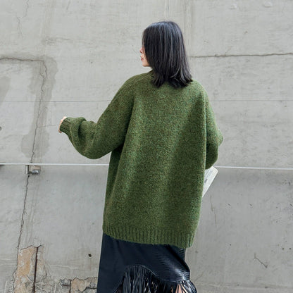 Vネックルーズニットセーター