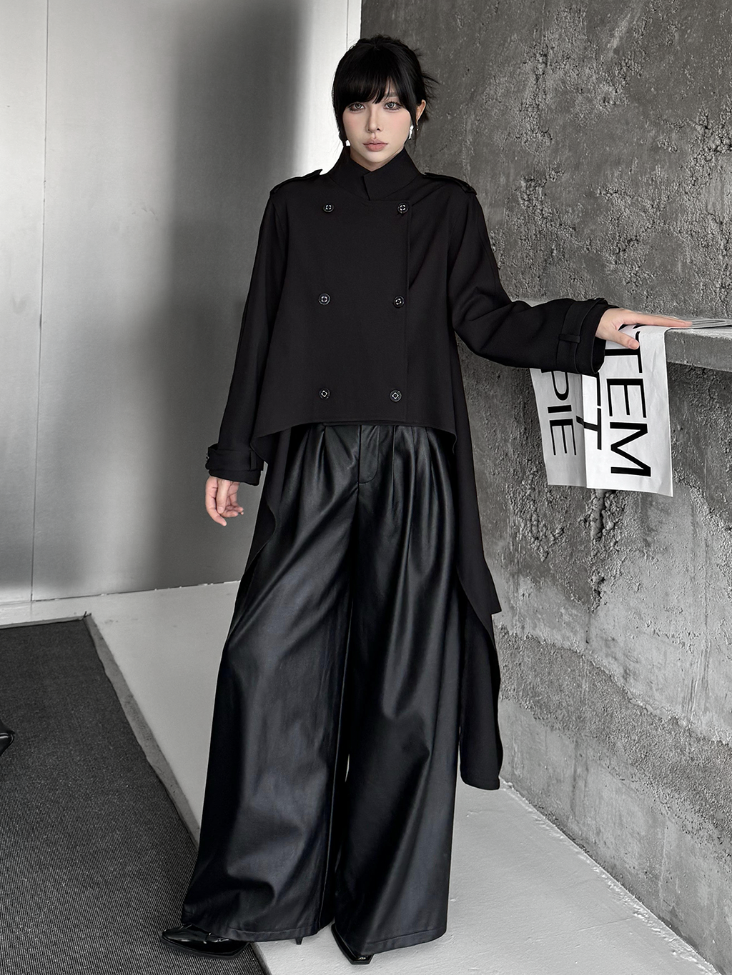 ドレープカットトレンチコート