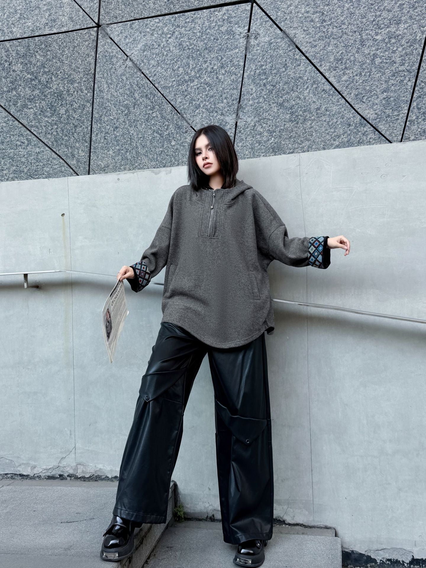 フードエンブロイダリーフリーストップス