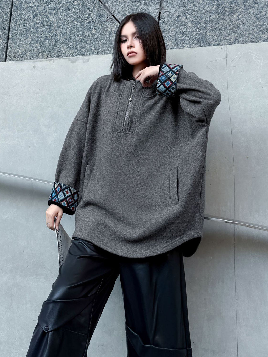 フードエンブロイダリーフリーストップス