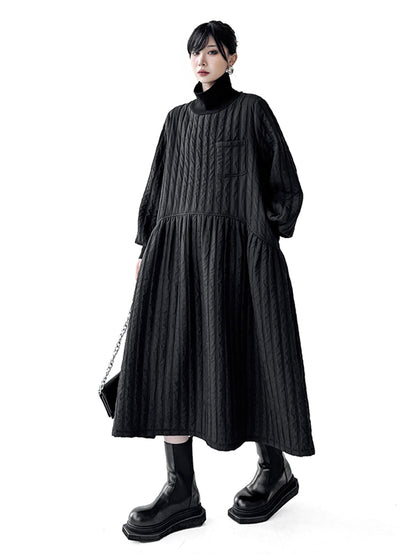 キルティッドハイネックボリュームドレス