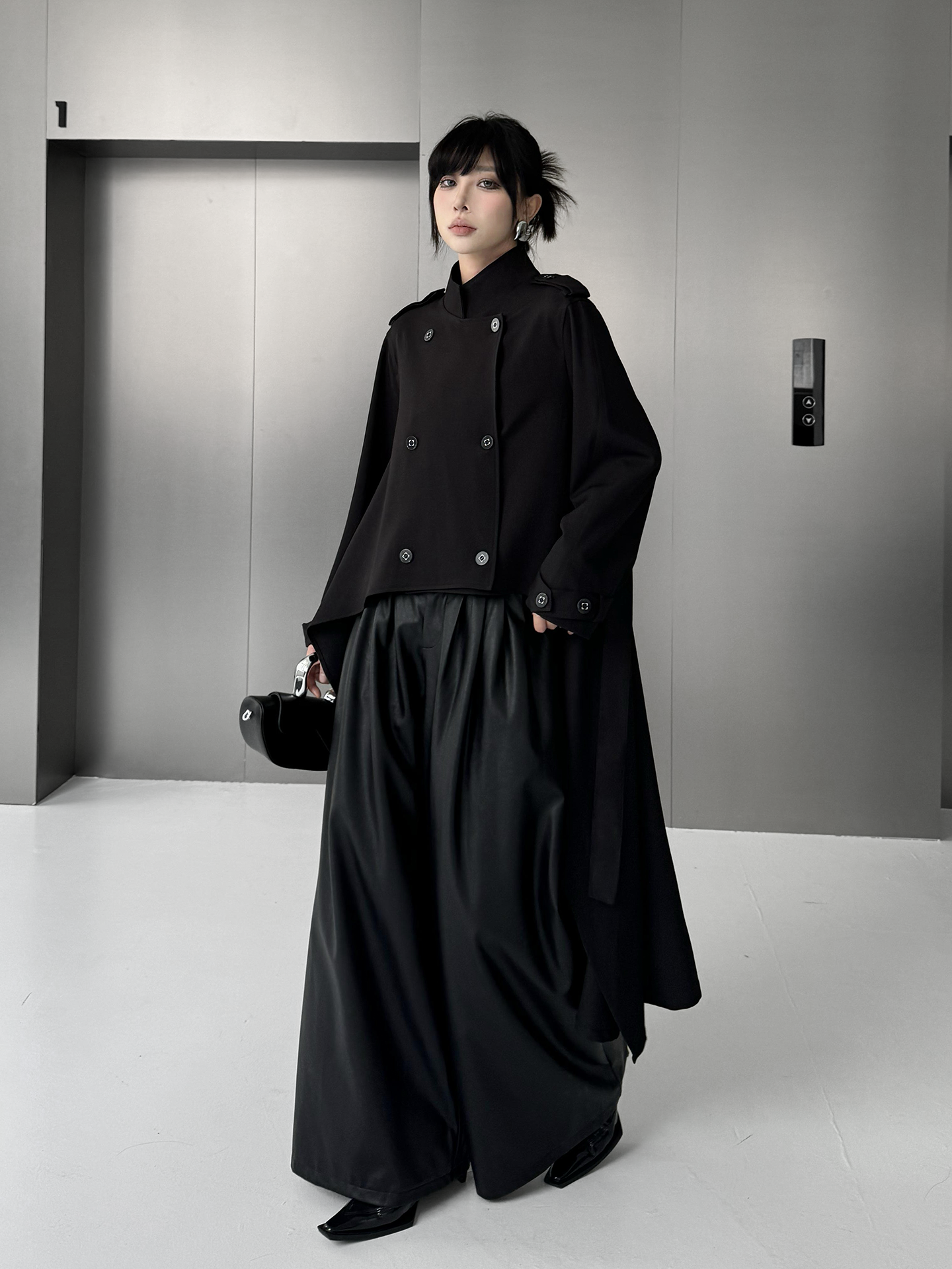 ドレープカットトレンチコート