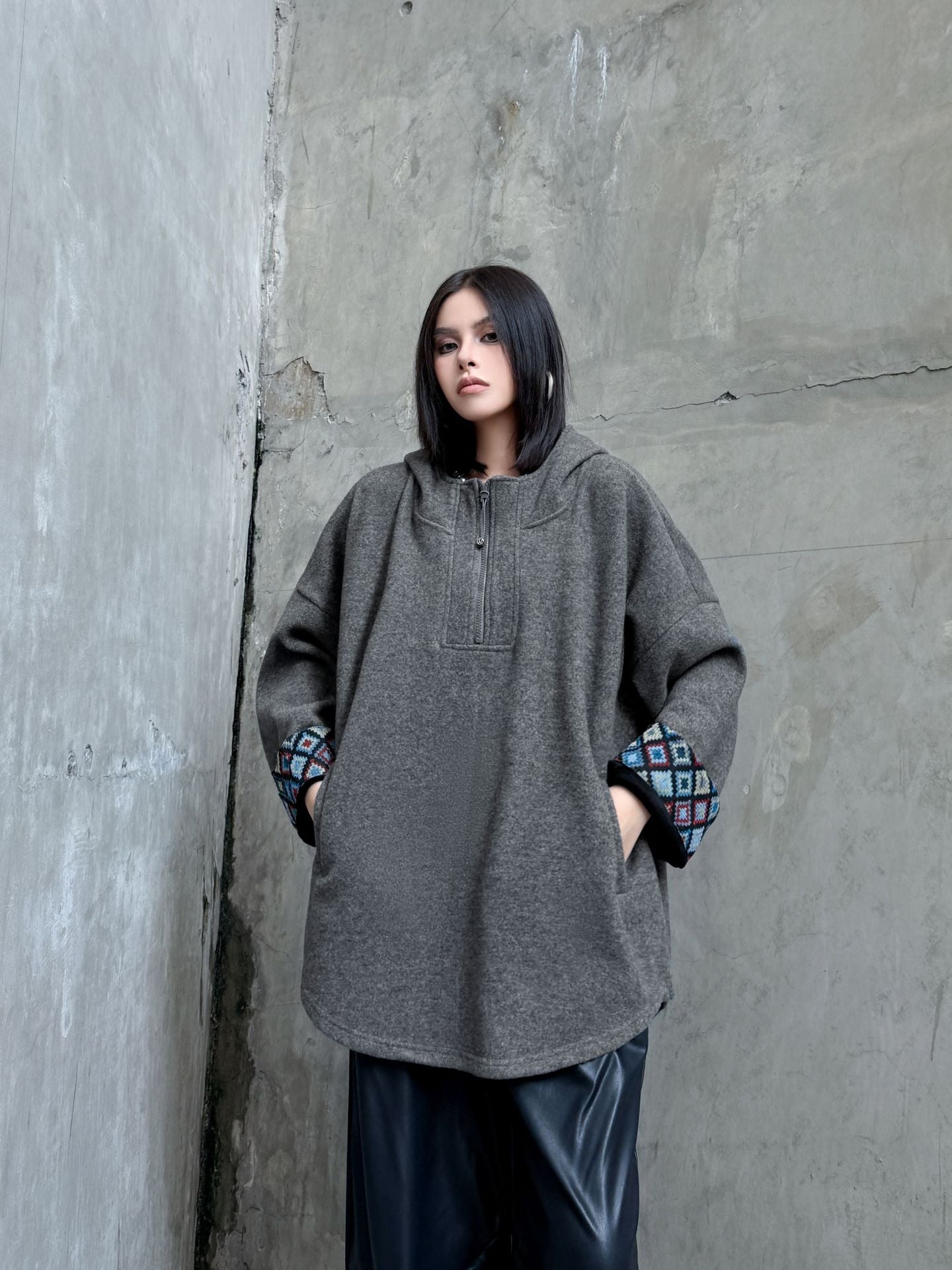 フードエンブロイダリーフリーストップス