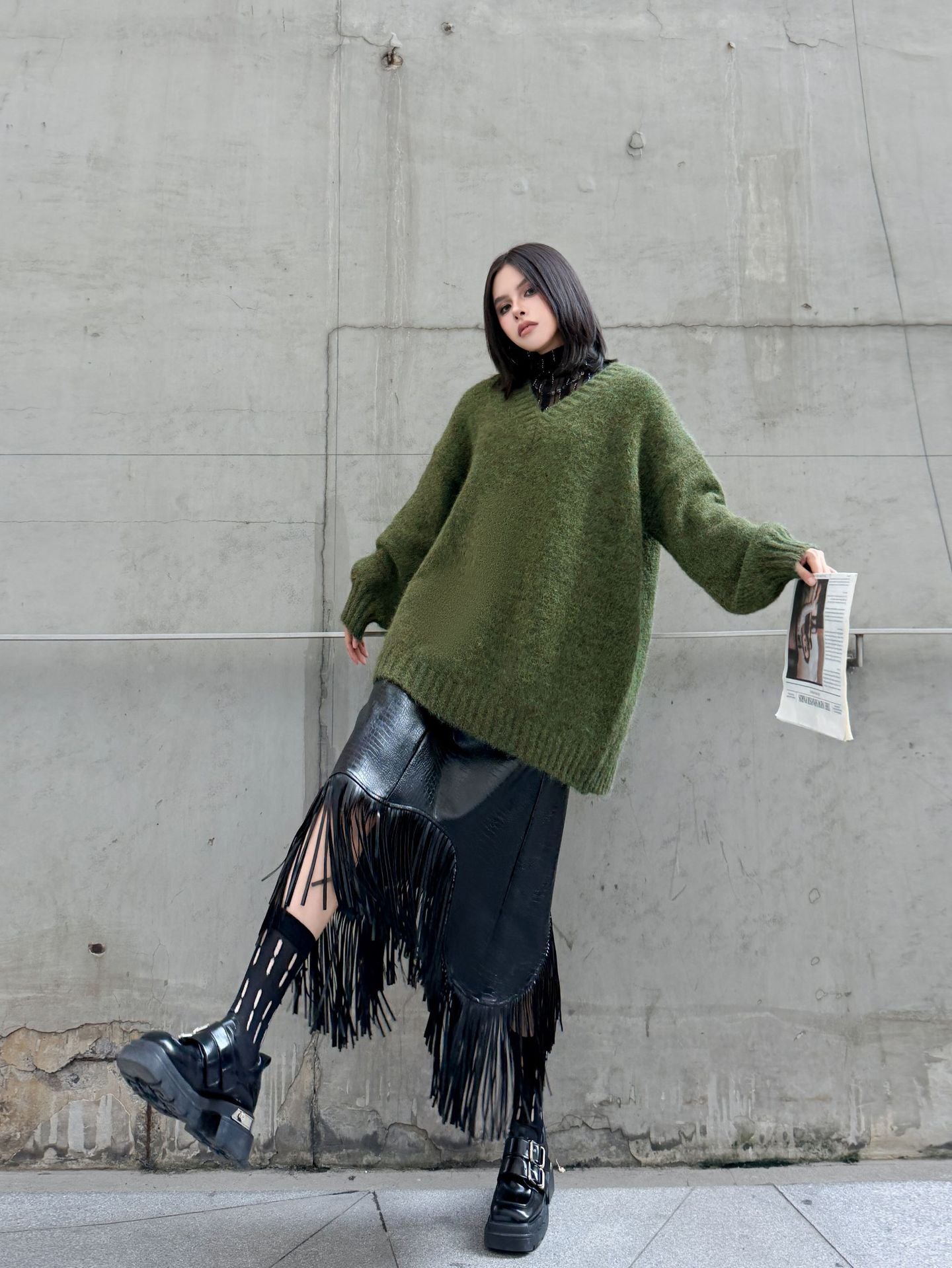 Vネックルーズニットセーター