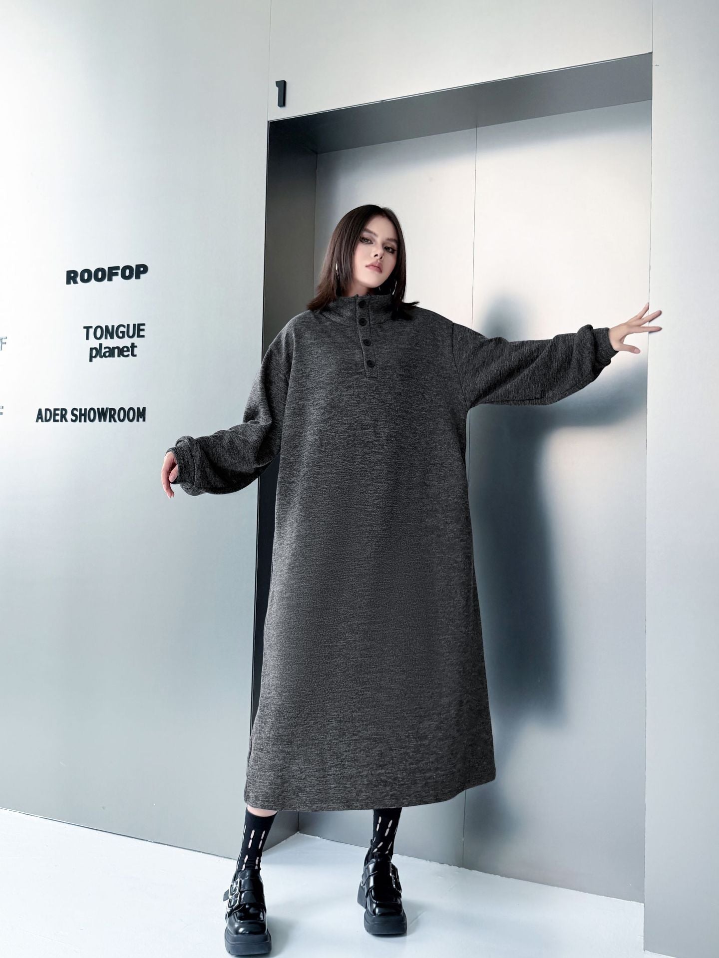 ハイネックボタンロングドレス