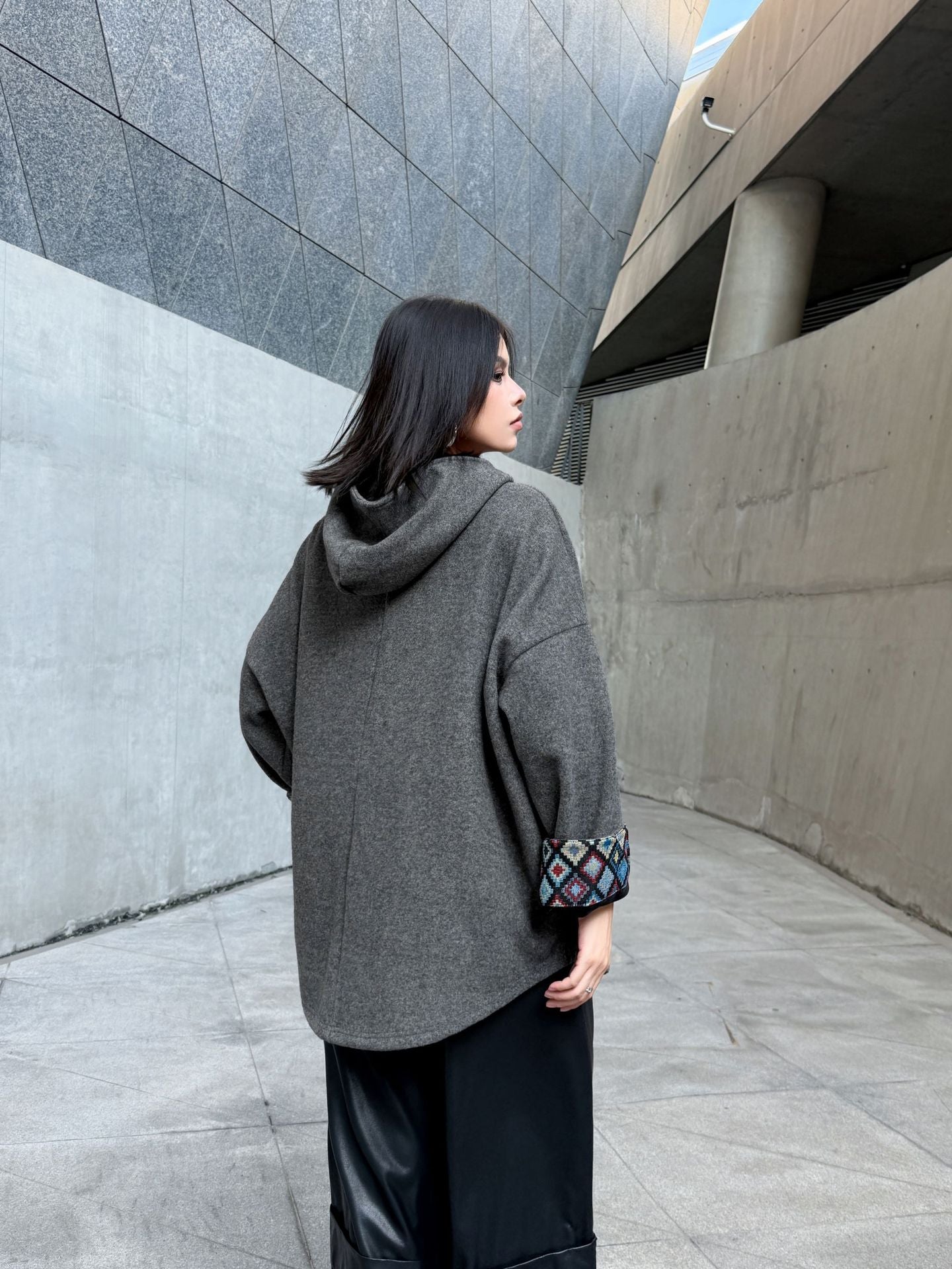 フードエンブロイダリーフリーストップス