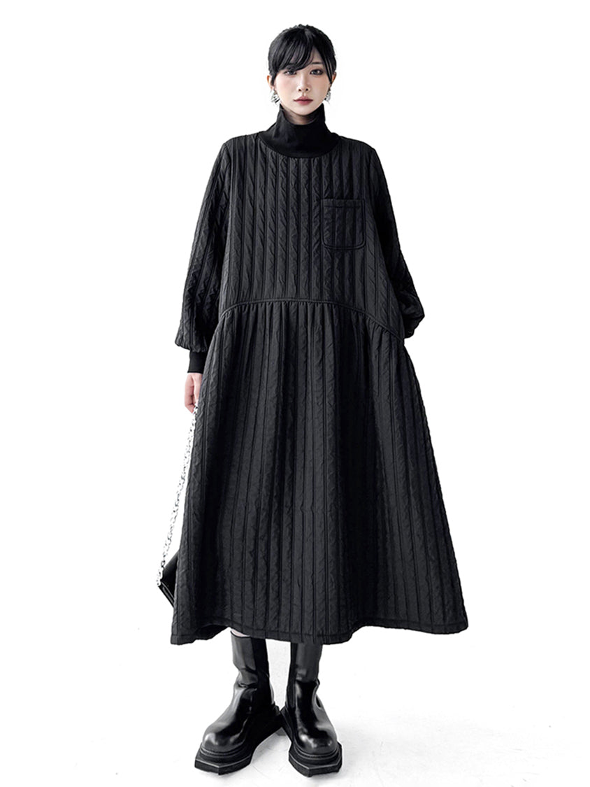 キルティッドハイネックボリュームドレス