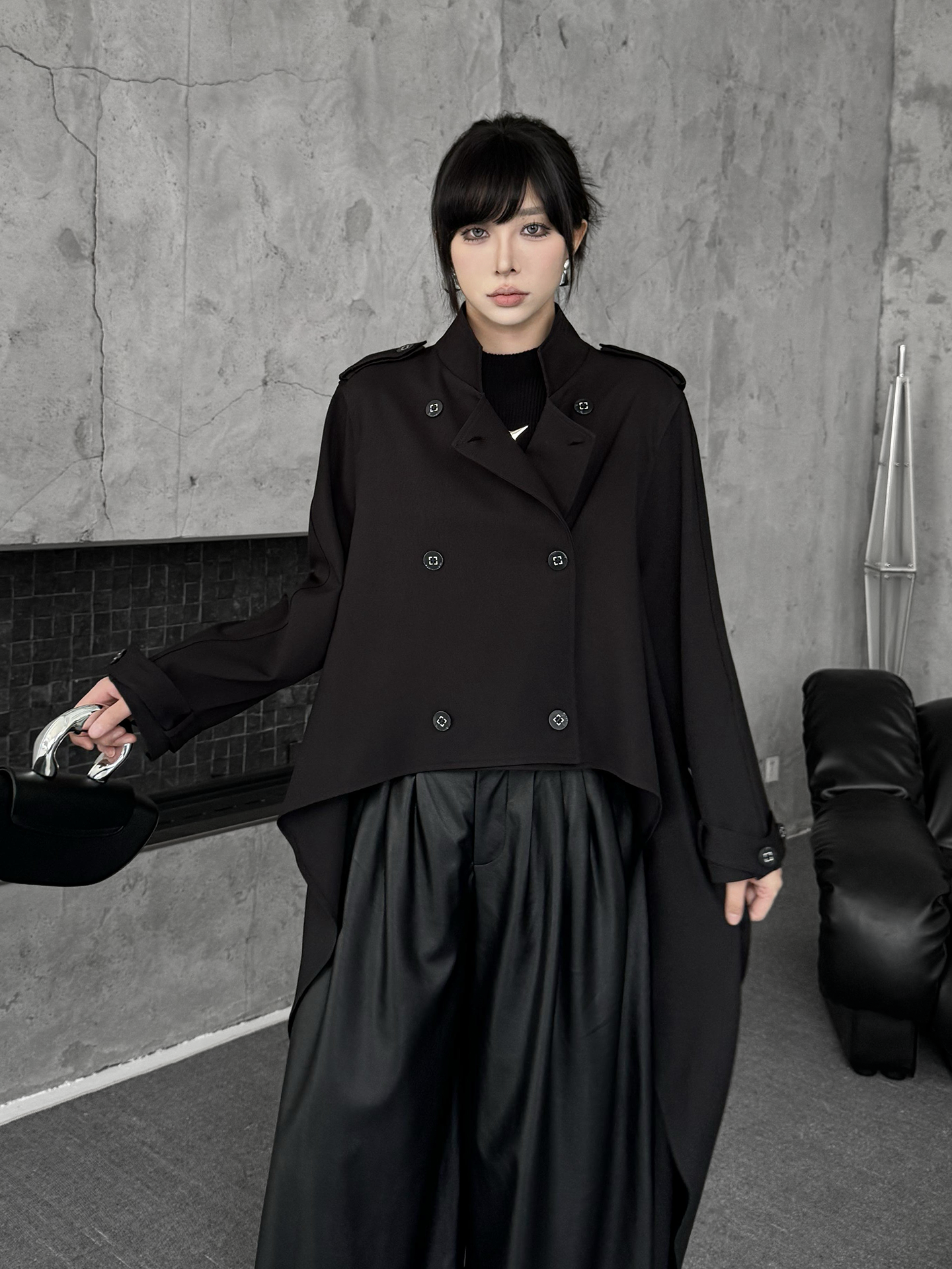 ドレープカットトレンチコート