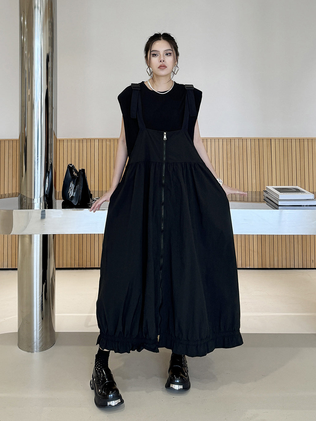 Shoulder belt gathered dress 