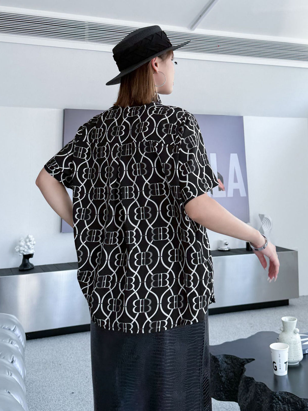 Logo pattern ruffle blouse 