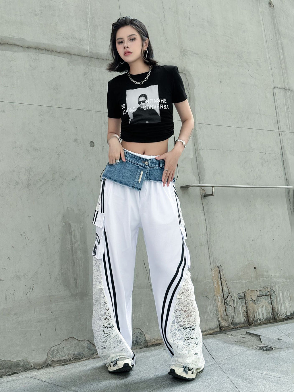 Lace-docking denim cargo pants 
