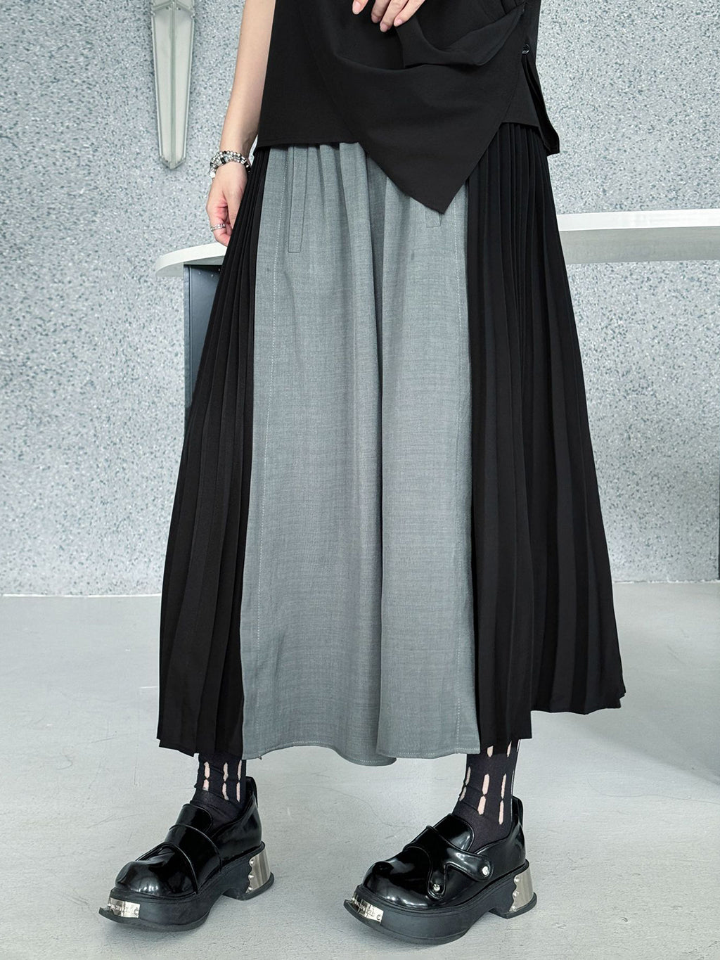 Two-tone pleated wide pants 