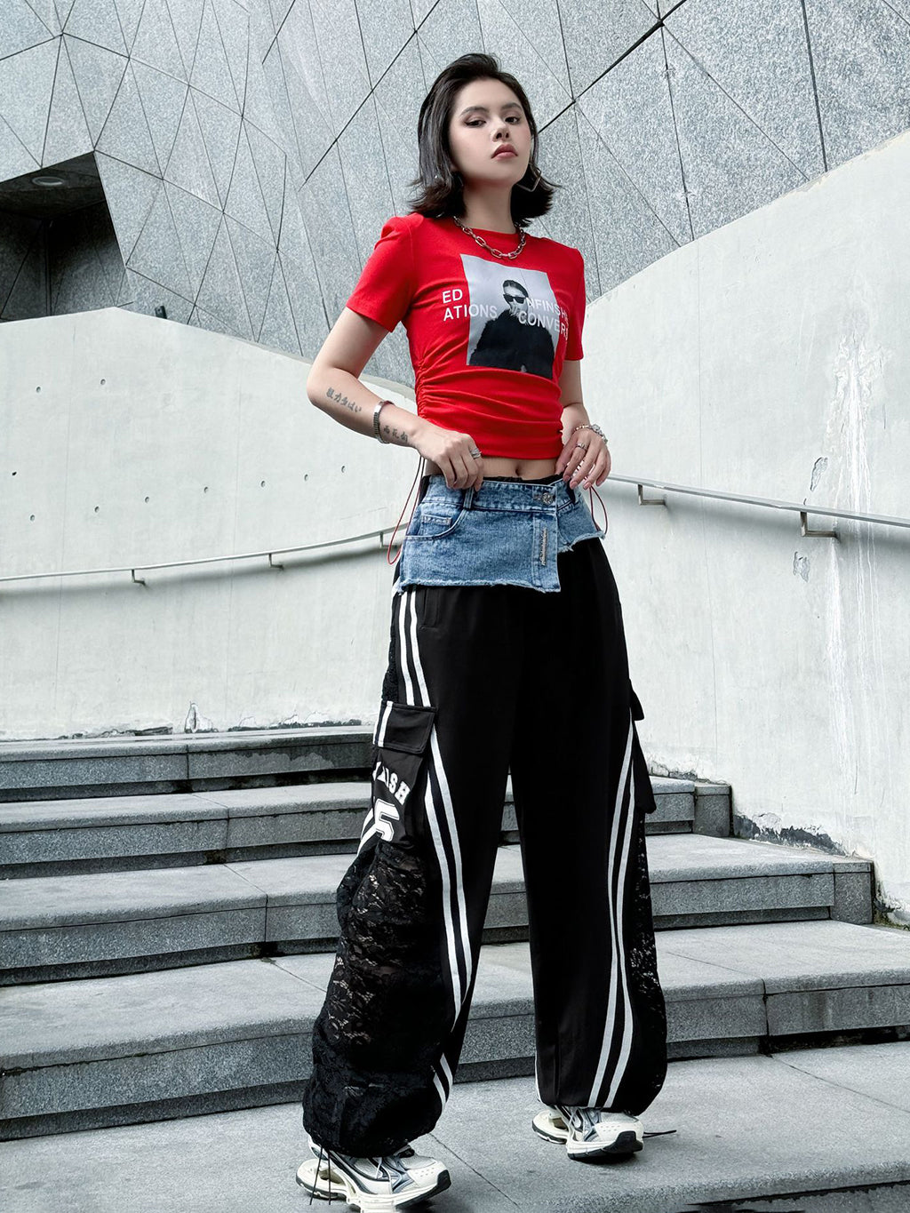 Lace-docking denim cargo pants 