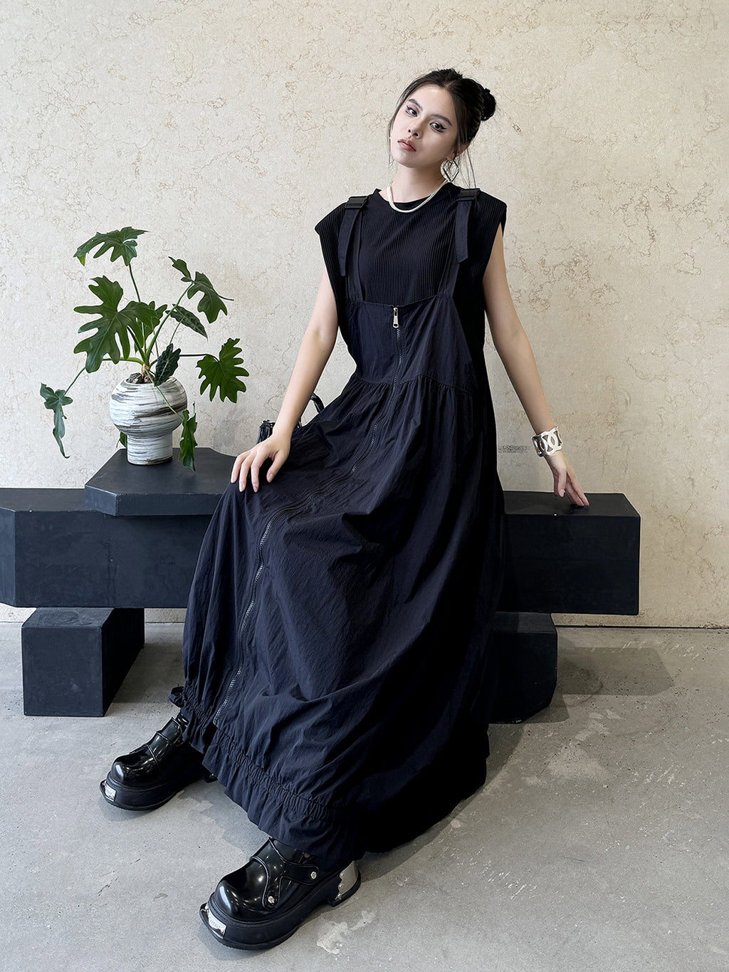 Shoulder belt gathered dress 