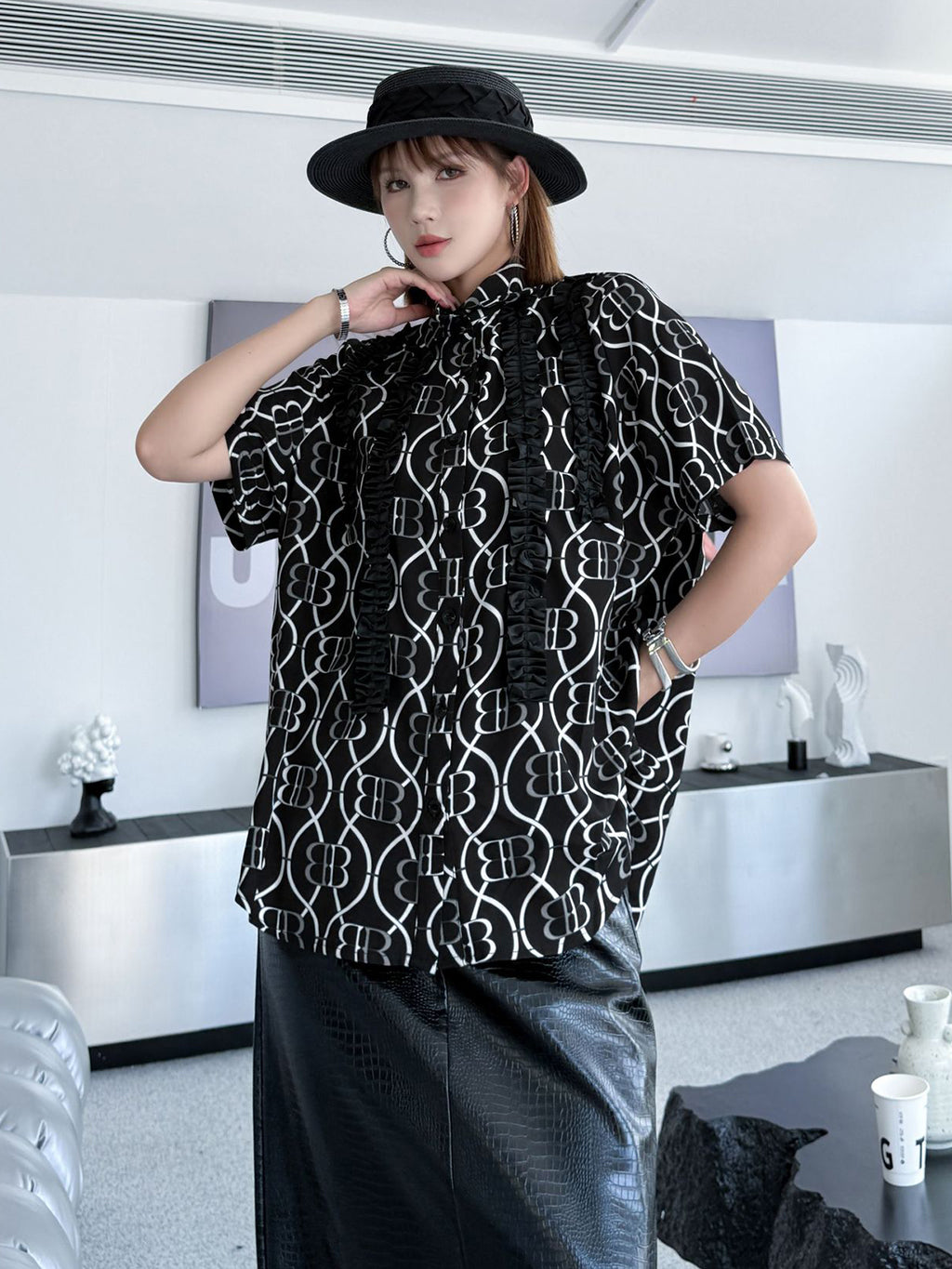 Logo pattern ruffle blouse 
