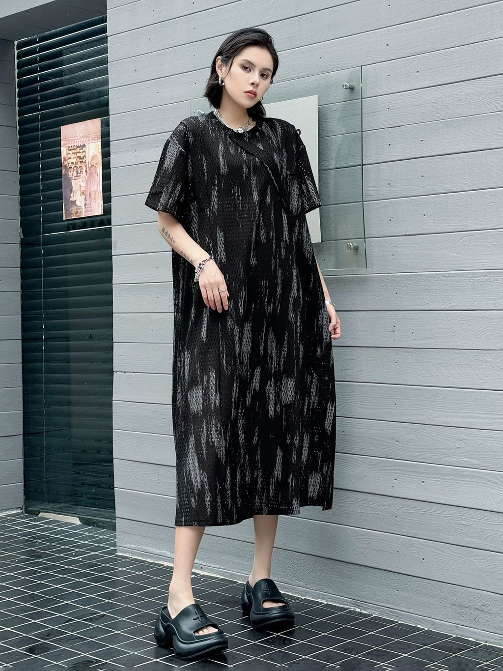 Gradient mesh straight dress 