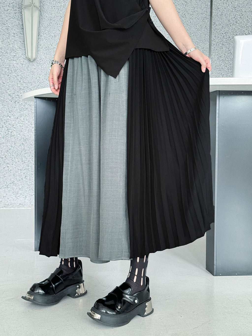 Two-tone pleated wide pants 