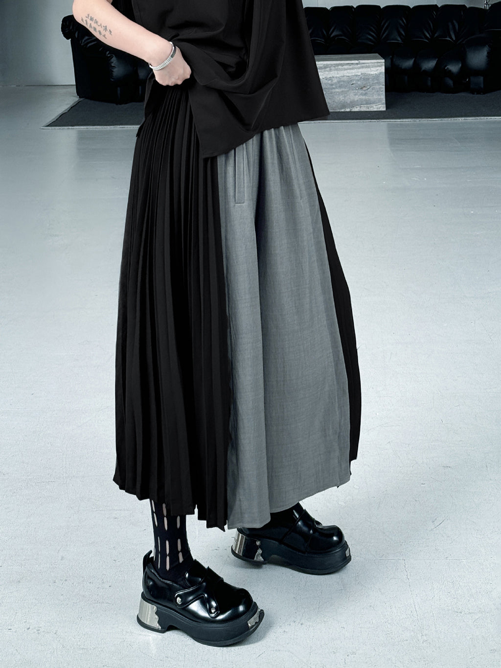 Two-tone pleated wide pants 