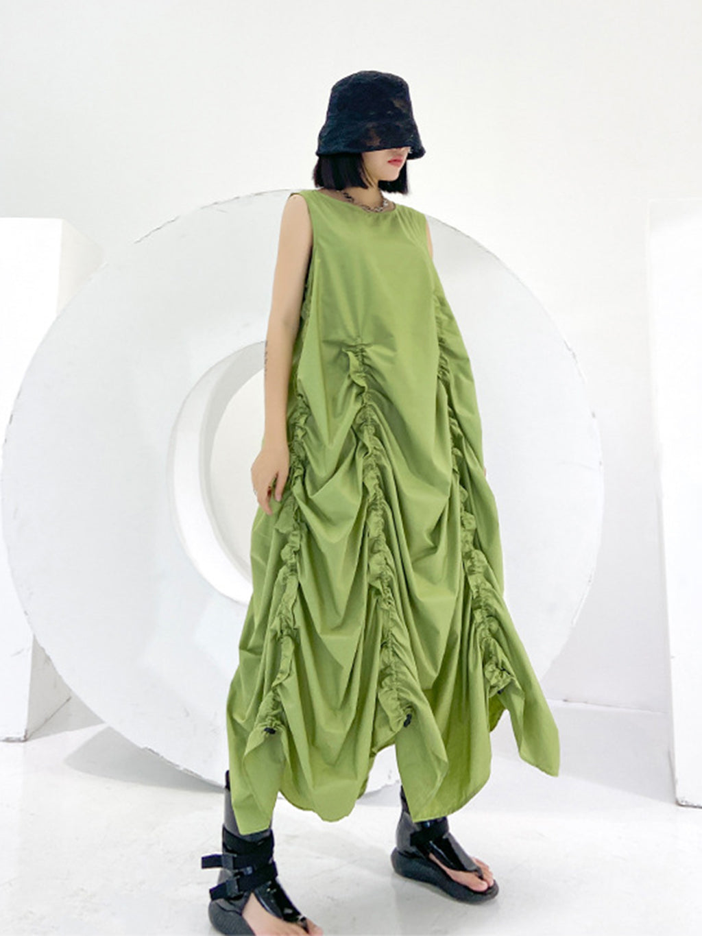 Gathered volume sleeveless dress
