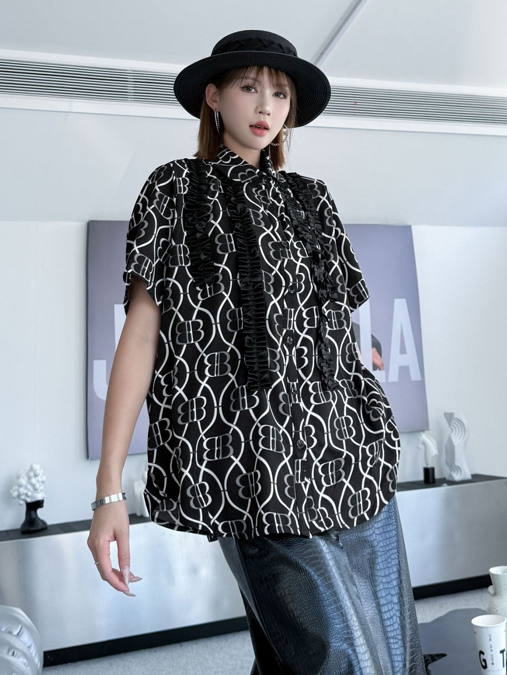 Logo pattern ruffle blouse 