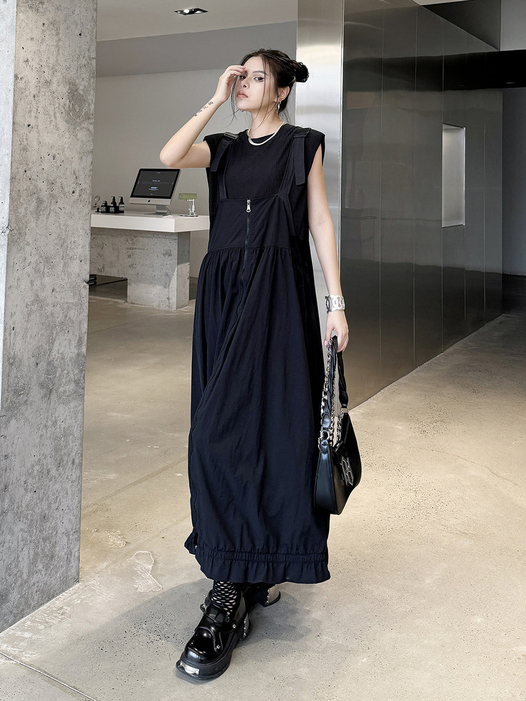 Shoulder belt gathered dress 