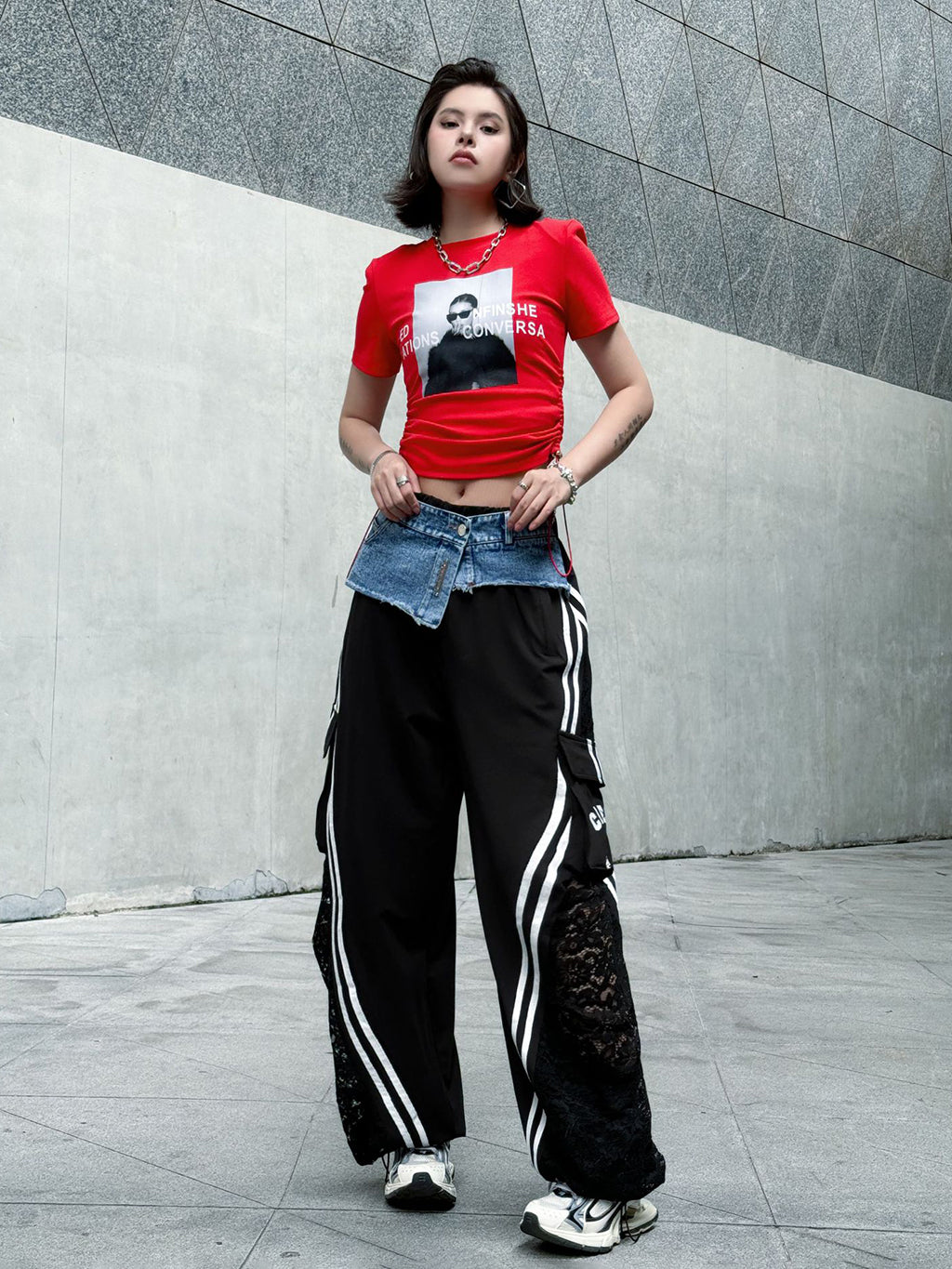 Lace-docking denim cargo pants 