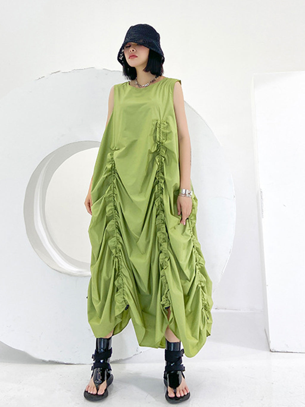 Gathered volume sleeveless dress