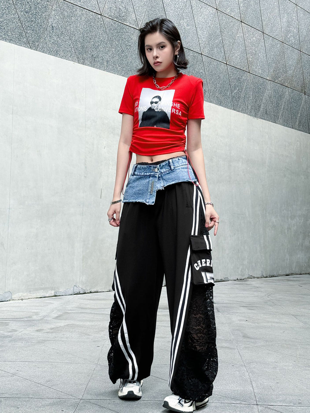 Lace-docking denim cargo pants 