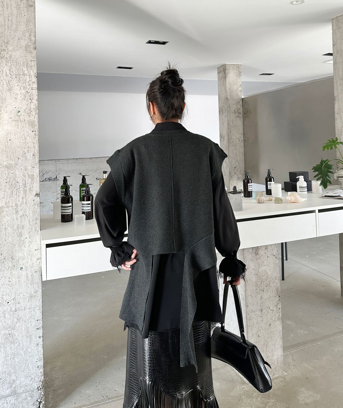 カットディテールドニットベスト