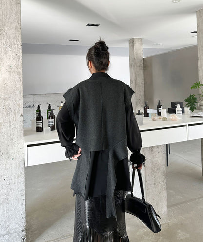 カットディテールドニットベスト