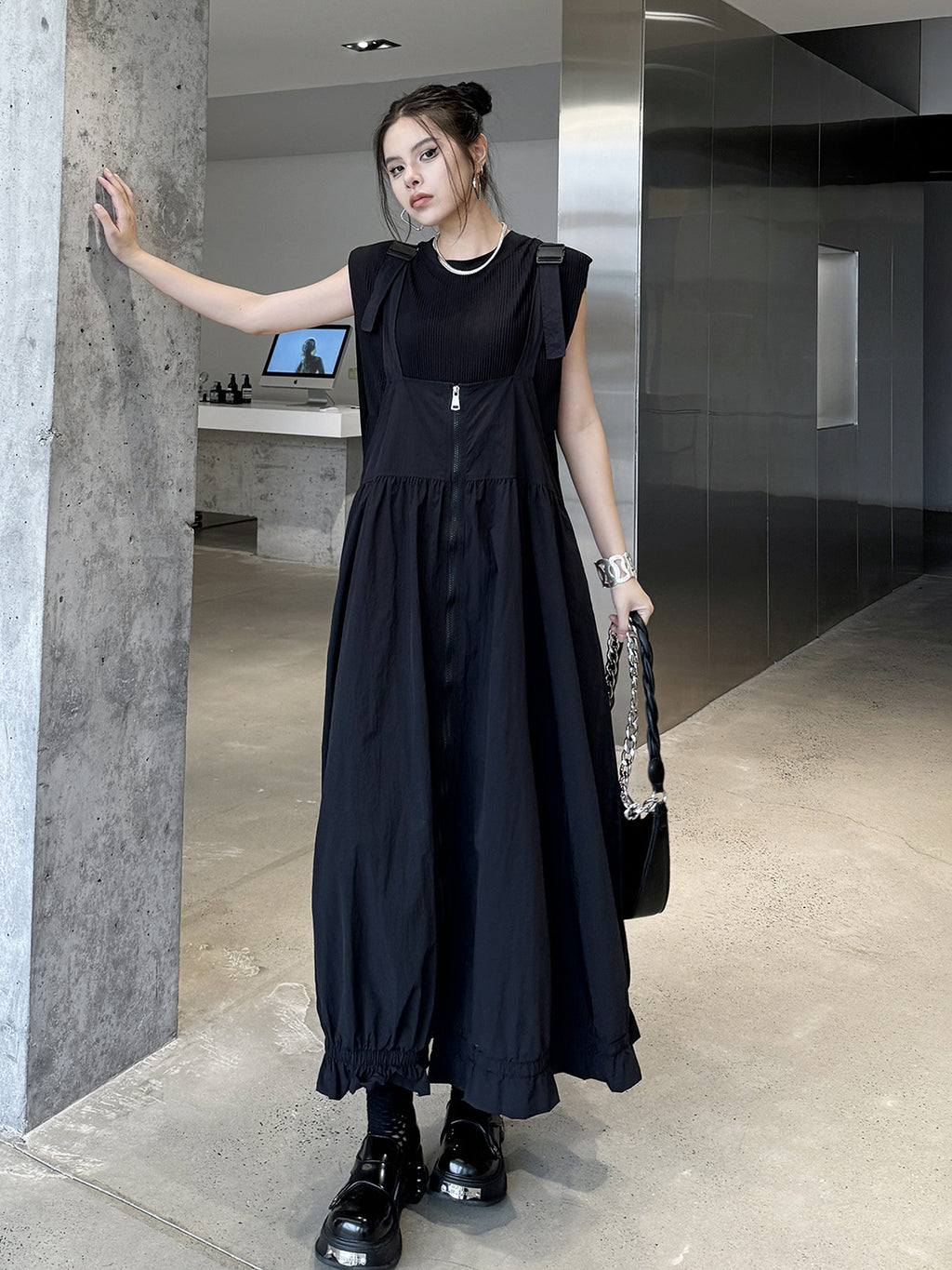 Shoulder belt gathered dress 