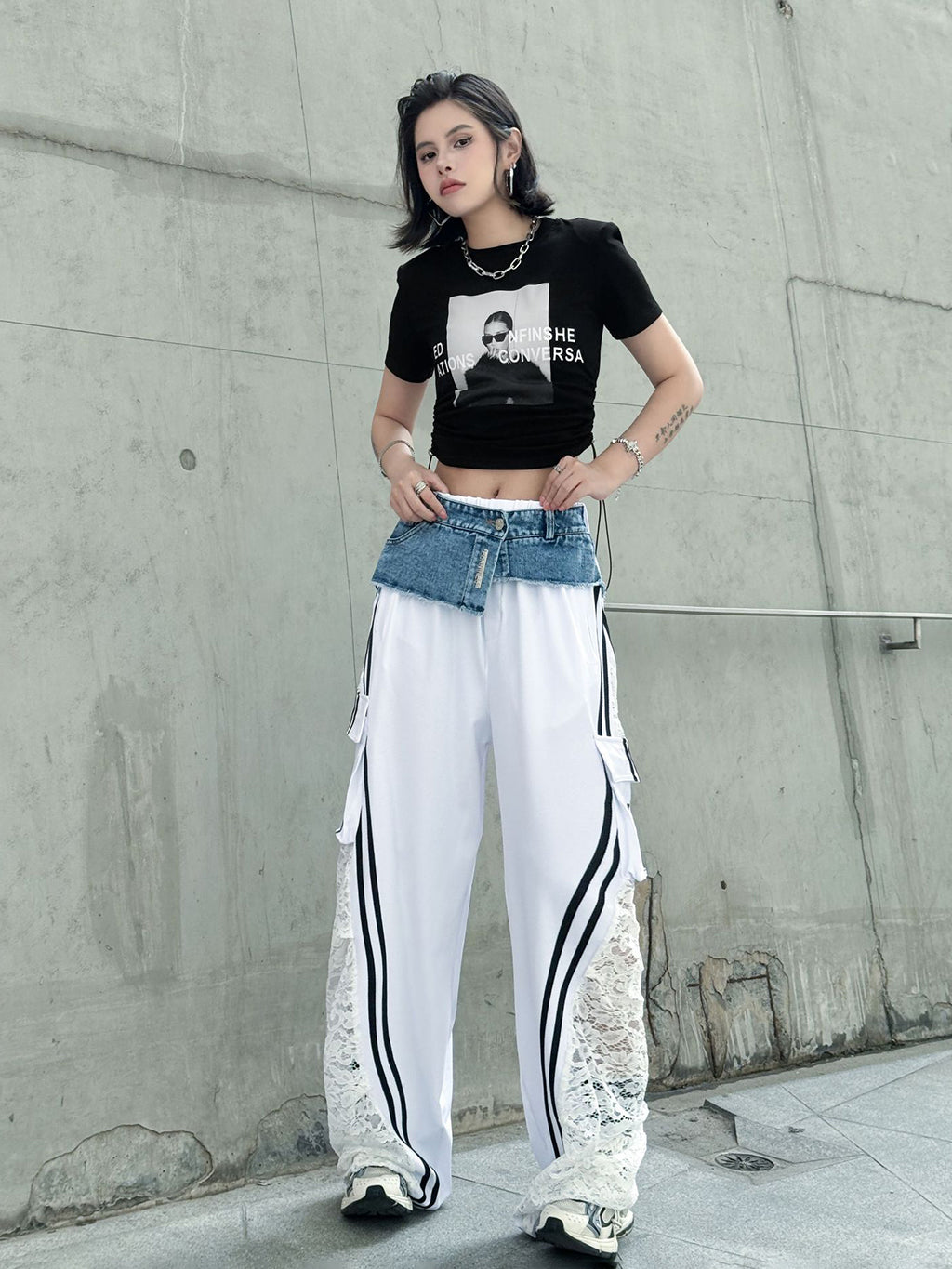 Lace-docking denim cargo pants 