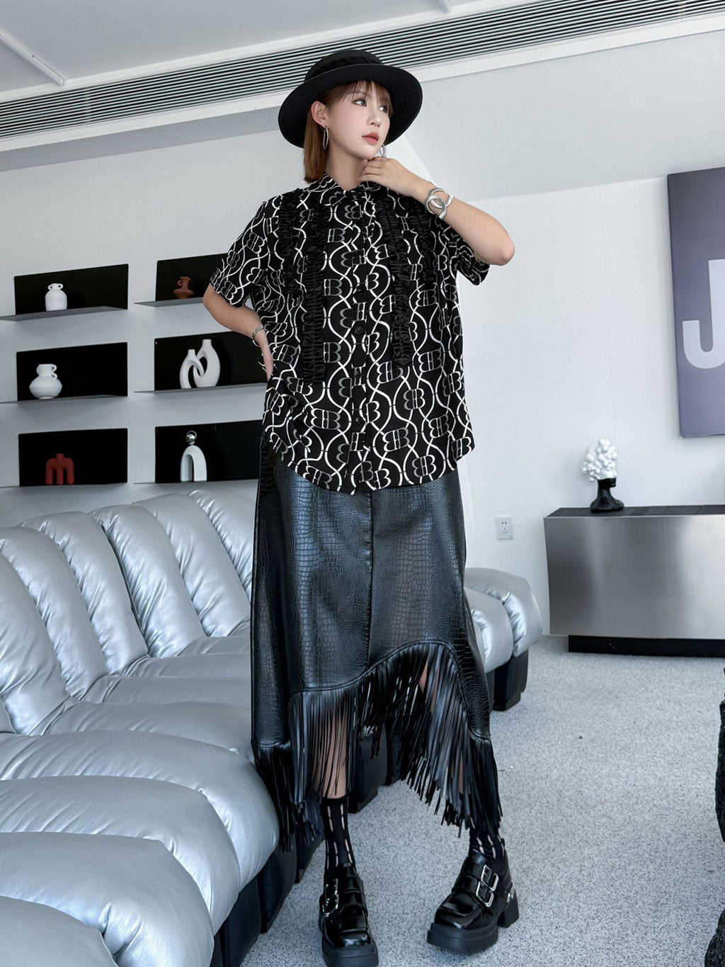 Logo pattern ruffle blouse 
