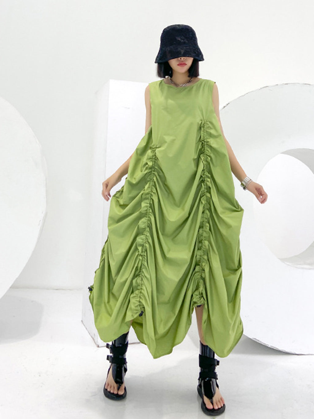 Gathered volume sleeveless dress