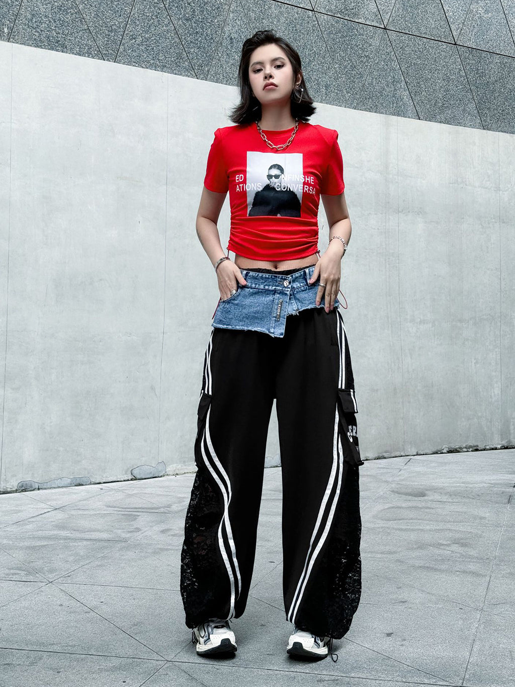 Lace-docking denim cargo pants 