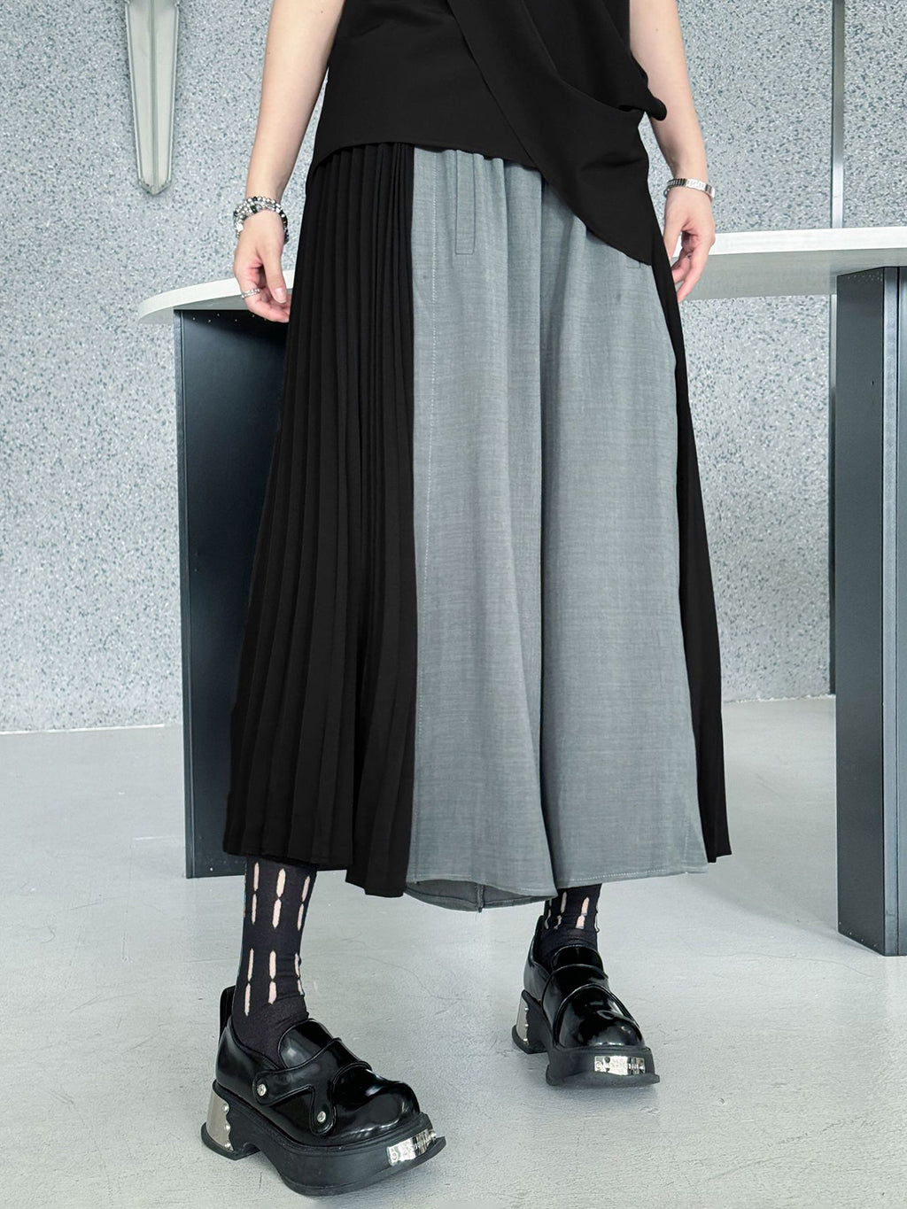 Two-tone pleated wide pants 