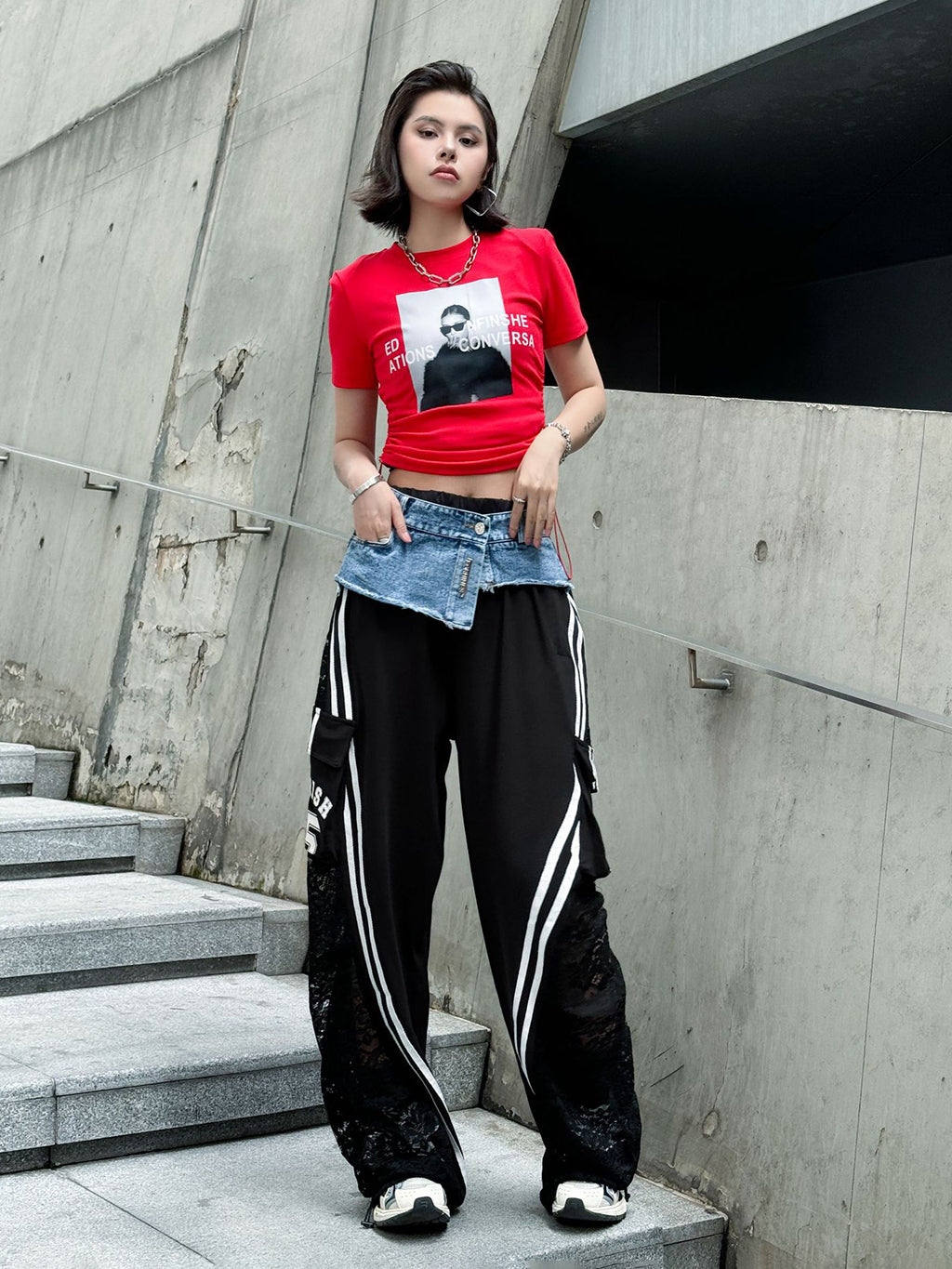 Lace-docking denim cargo pants 