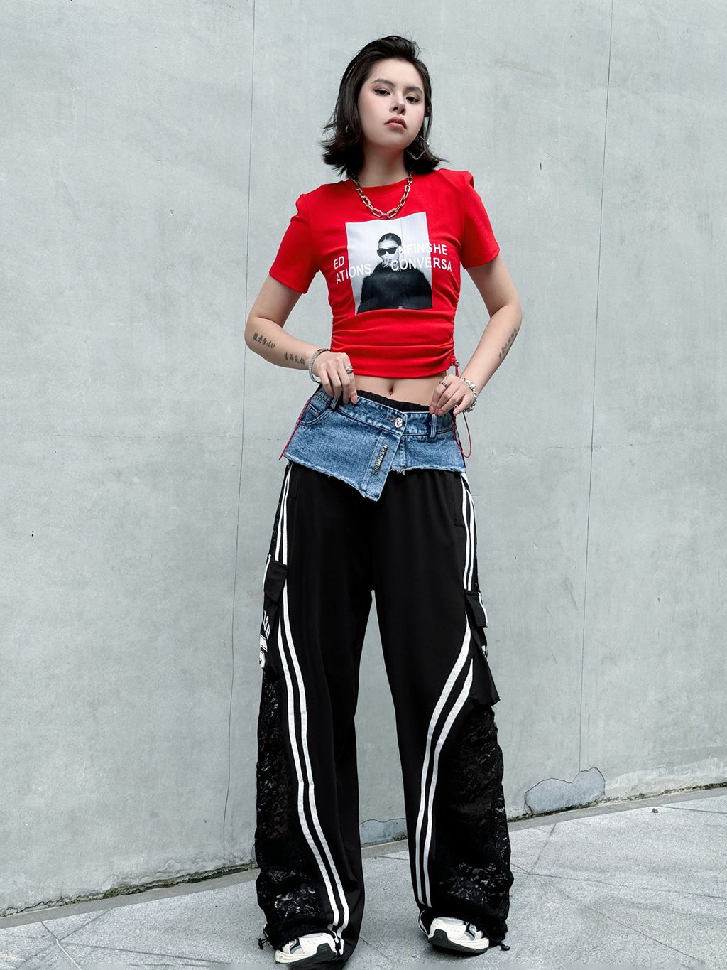 Lace-docking denim cargo pants 