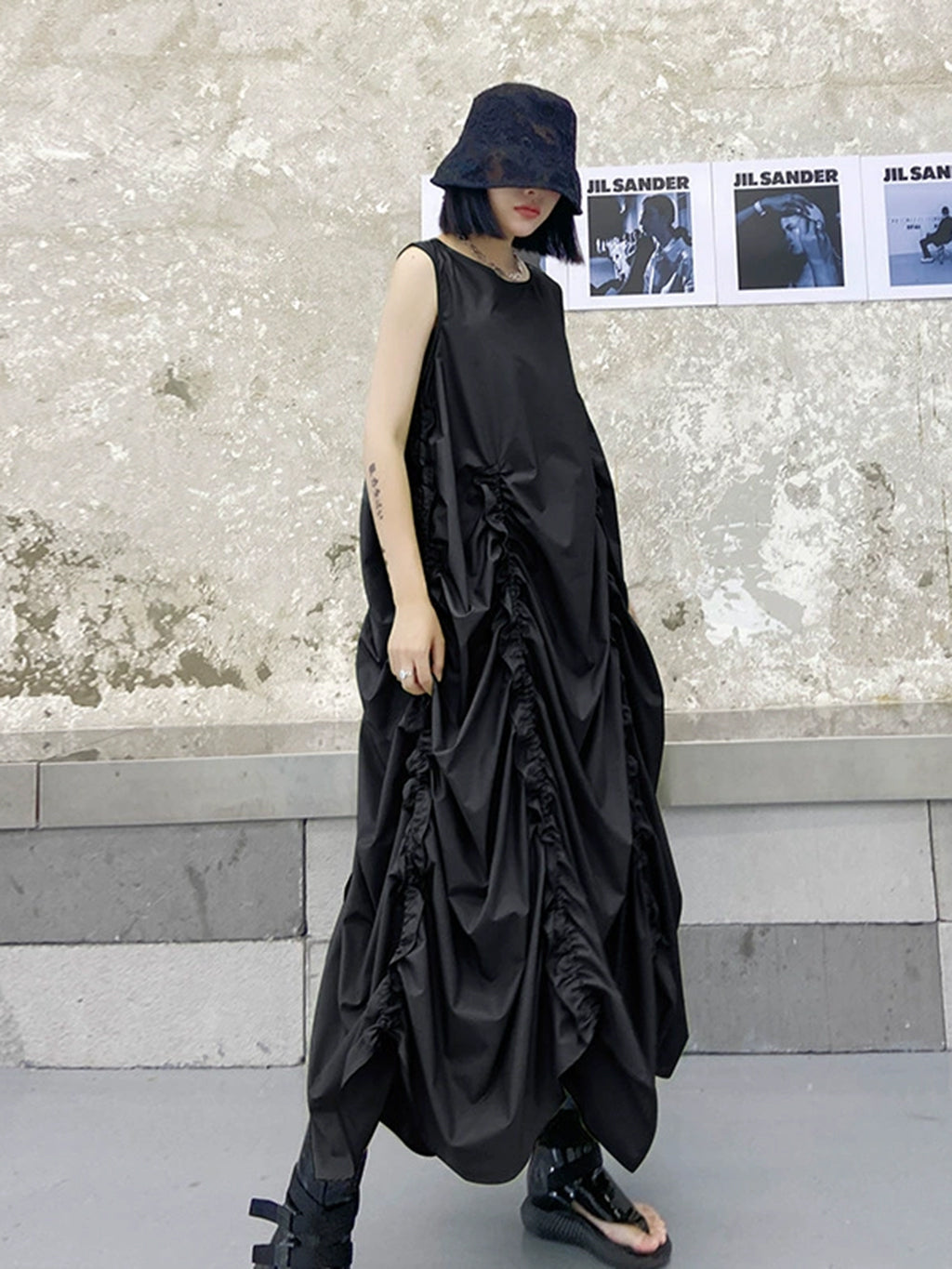 Gathered volume sleeveless dress