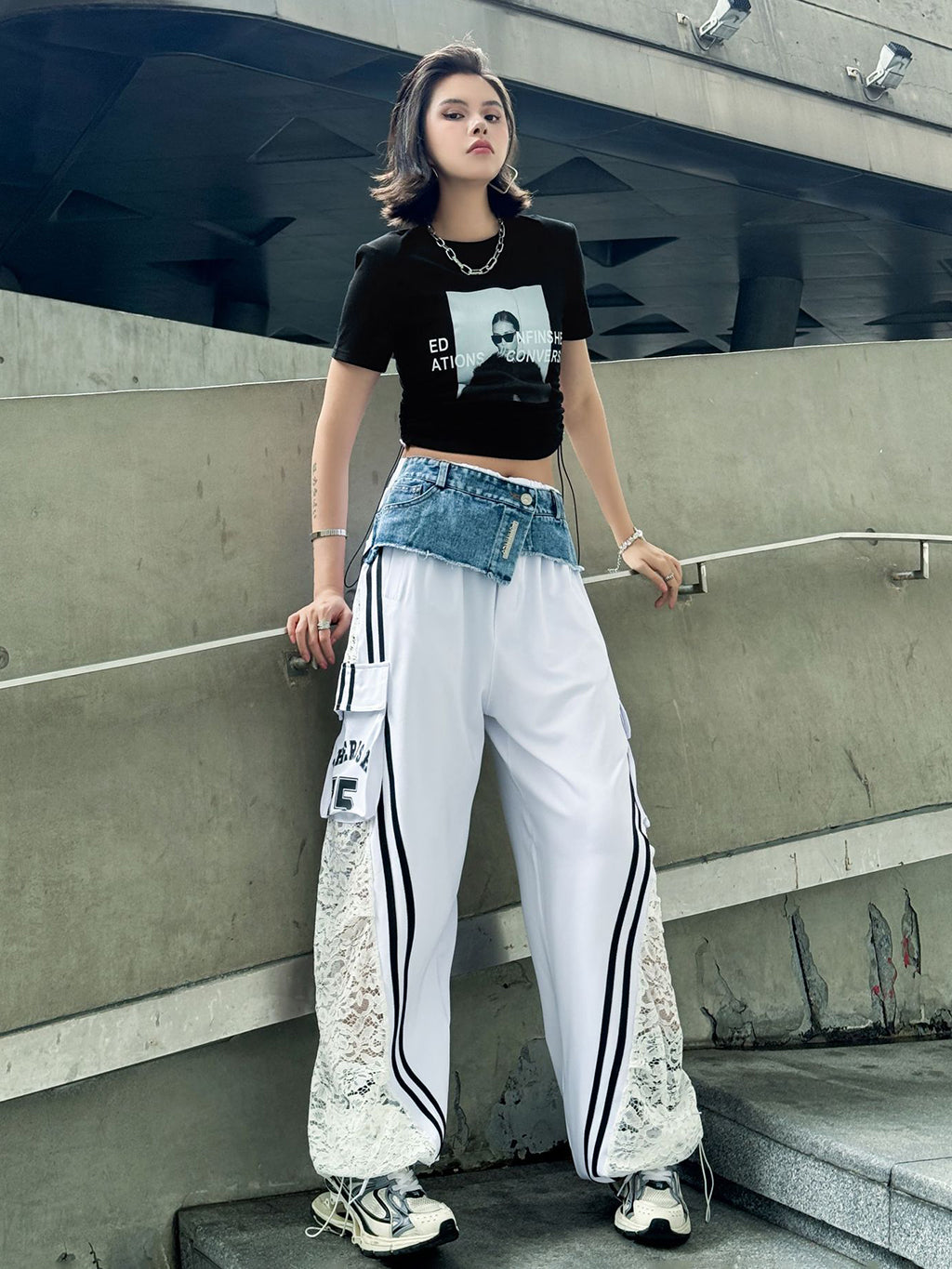 Lace-docking denim cargo pants 