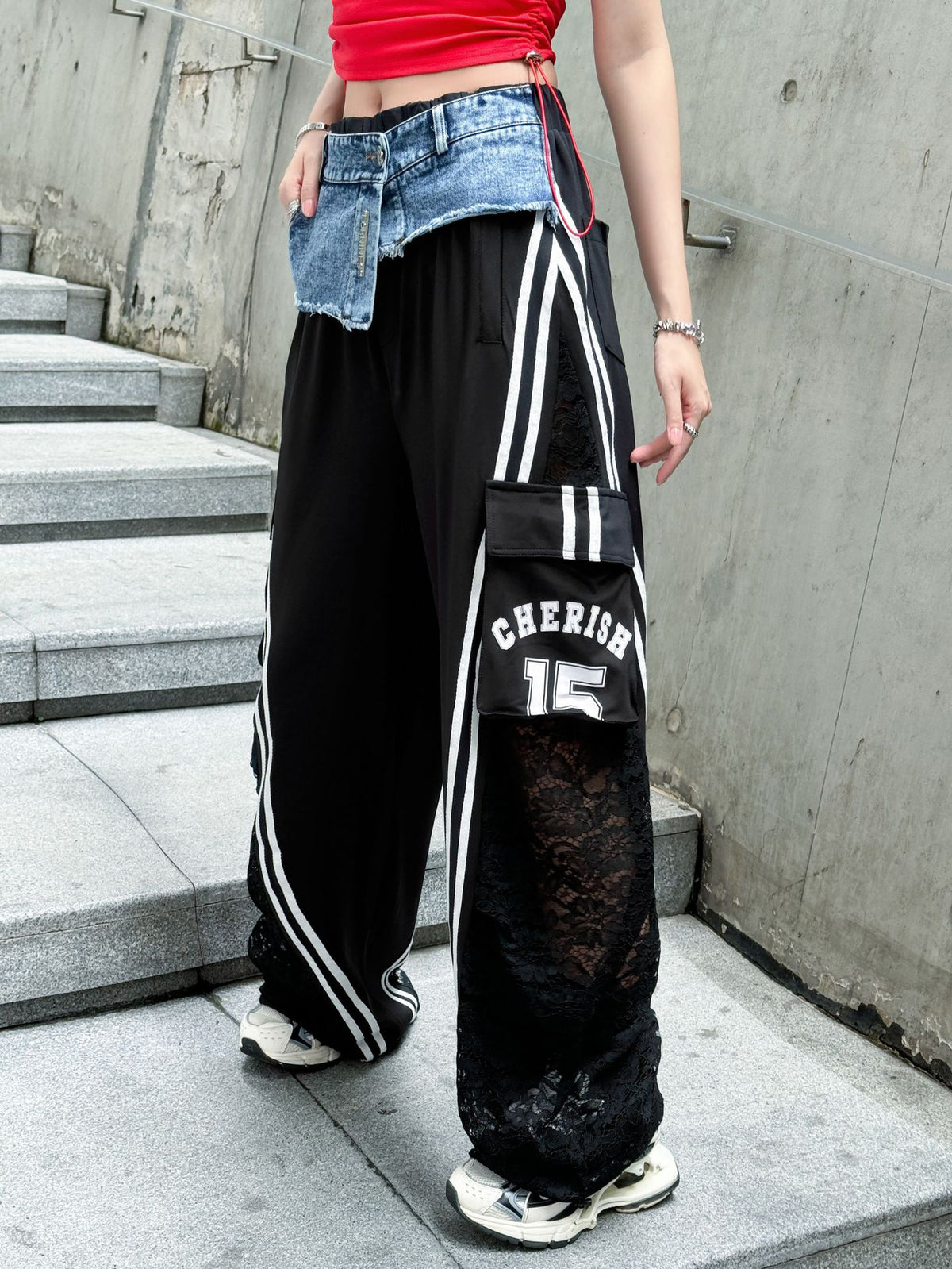 Lace-docking denim cargo pants 