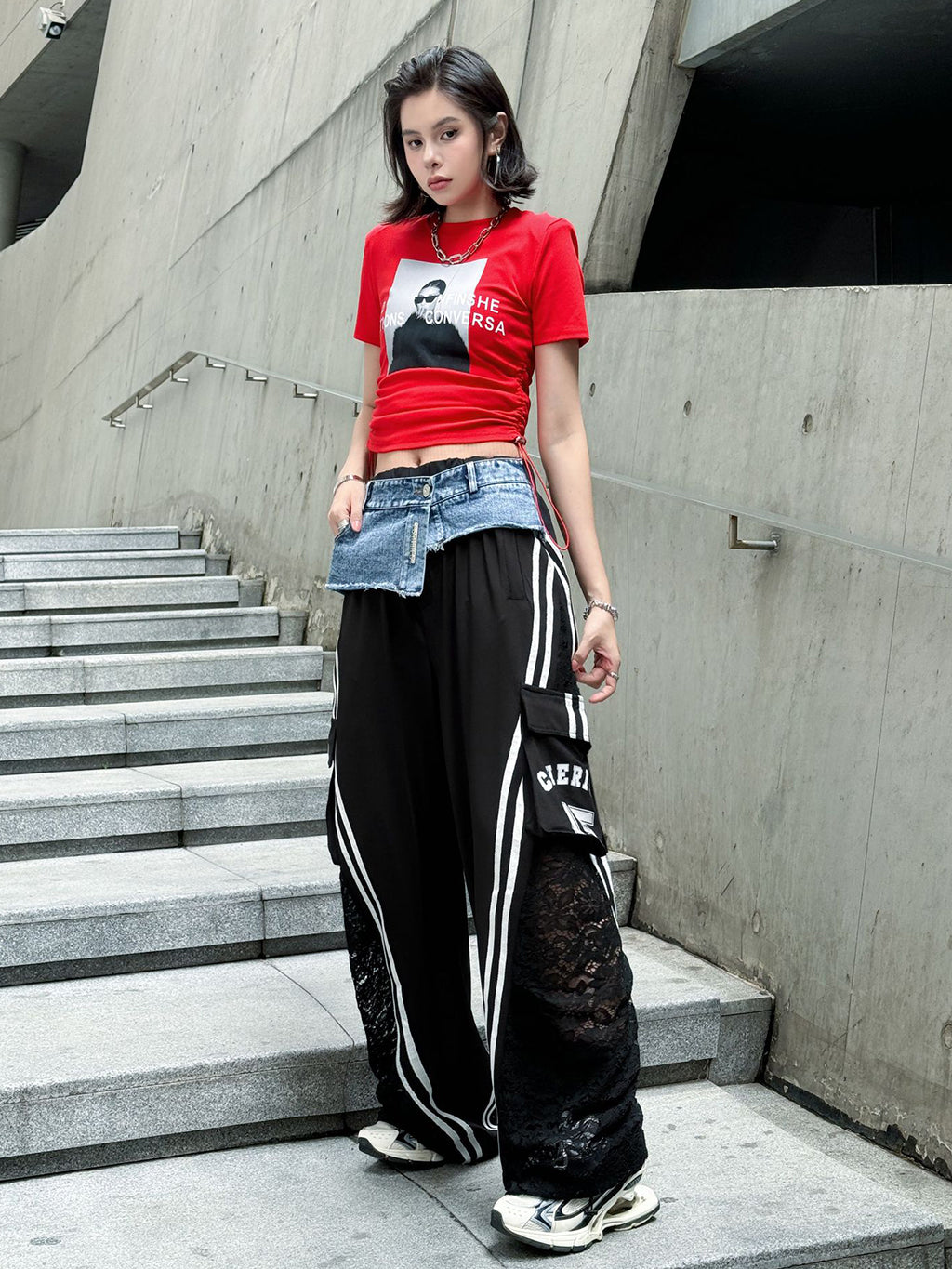 Lace-docking denim cargo pants 