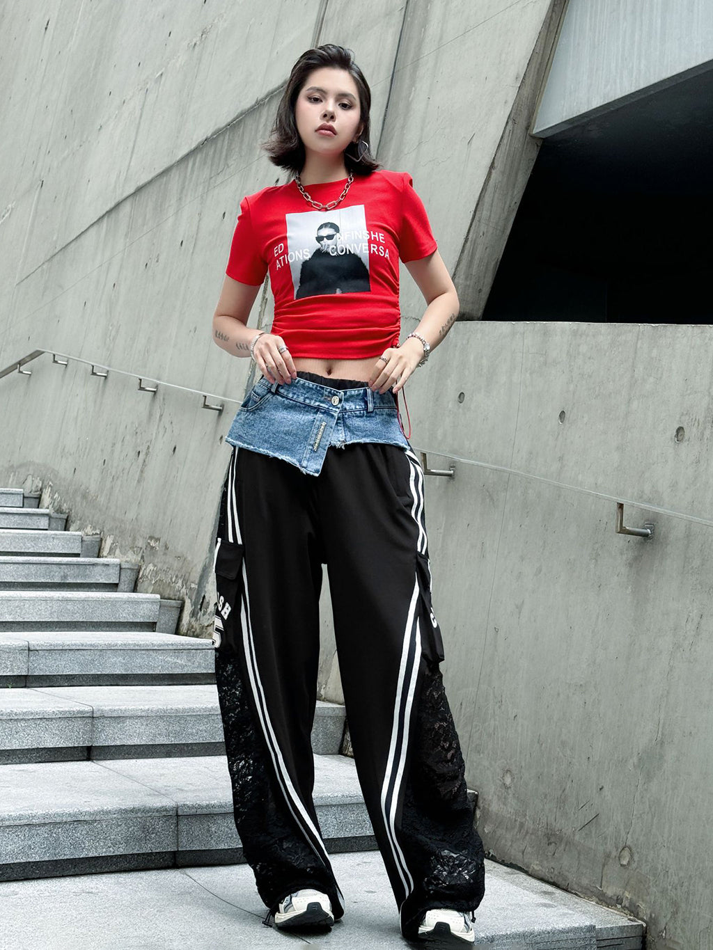 Lace-docking denim cargo pants 