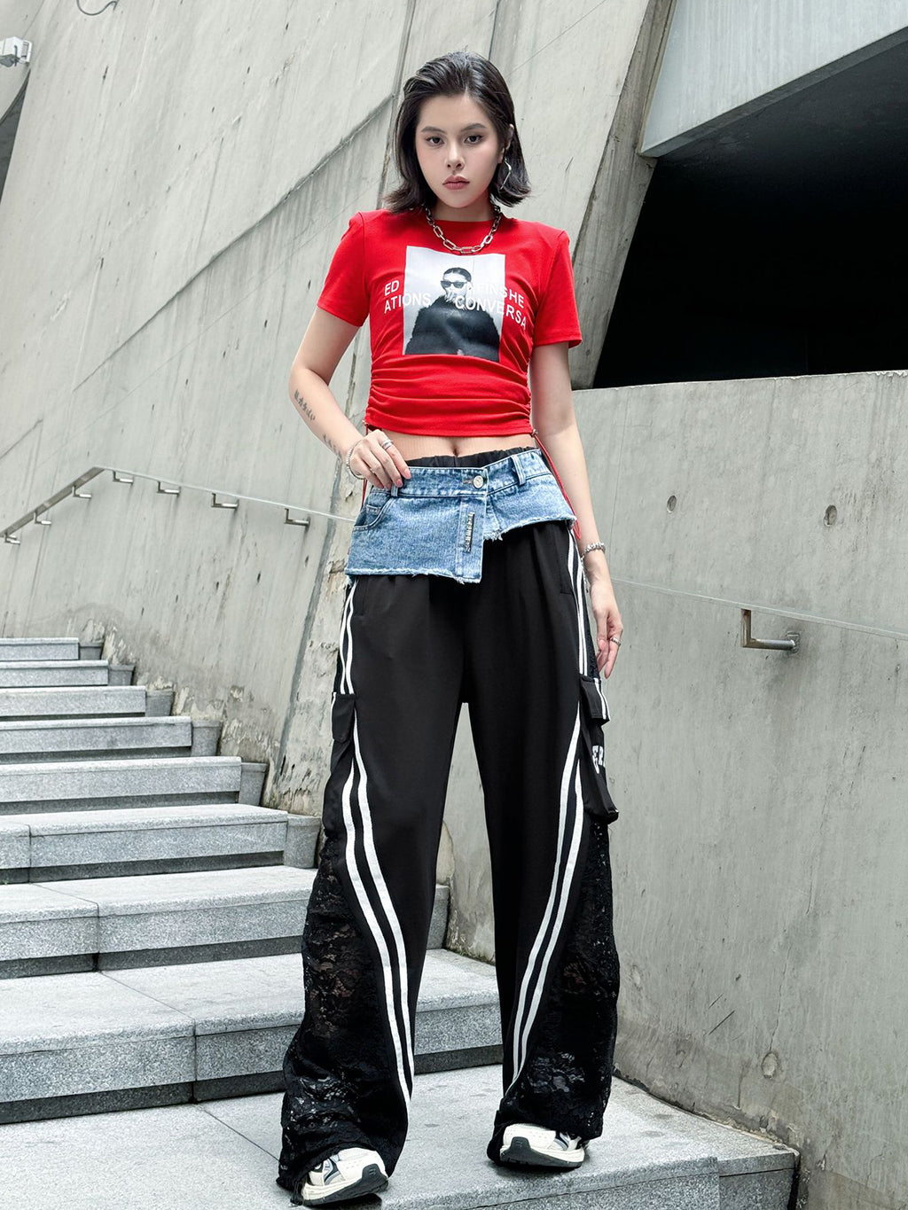Lace-docking denim cargo pants 