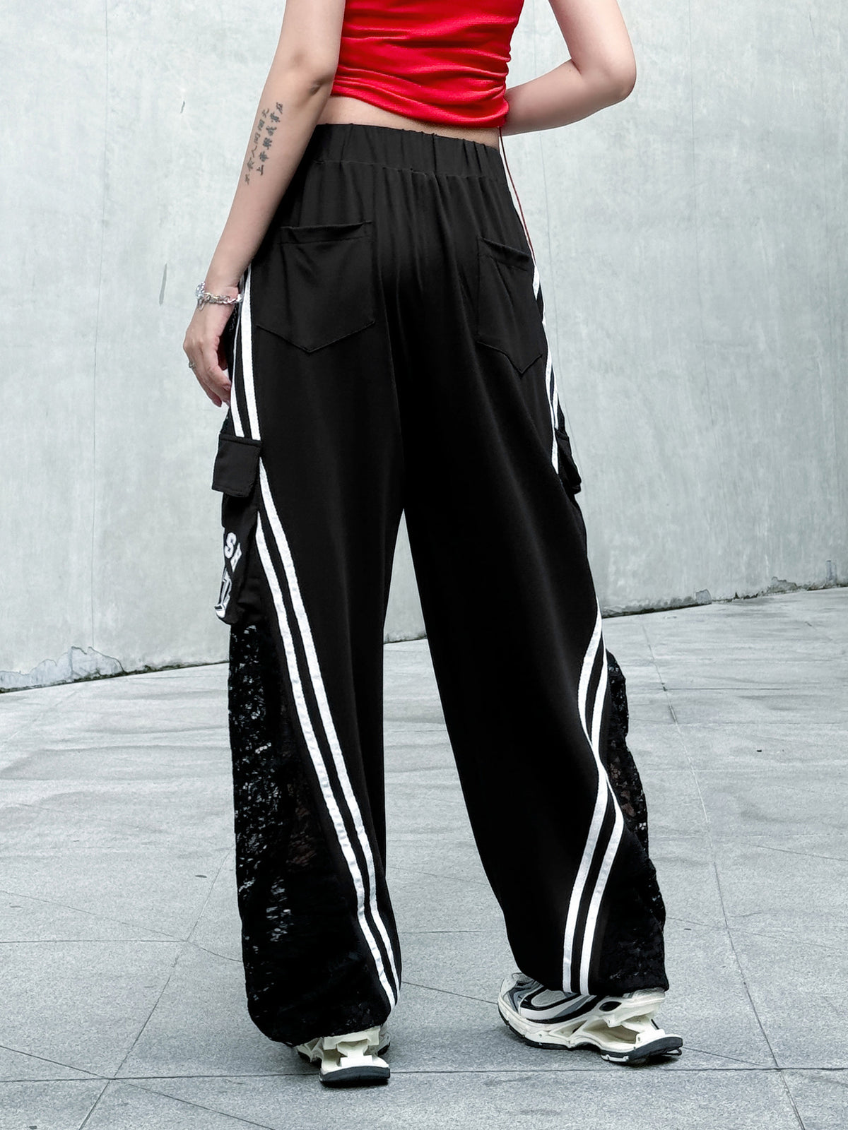 Lace-docking denim cargo pants 