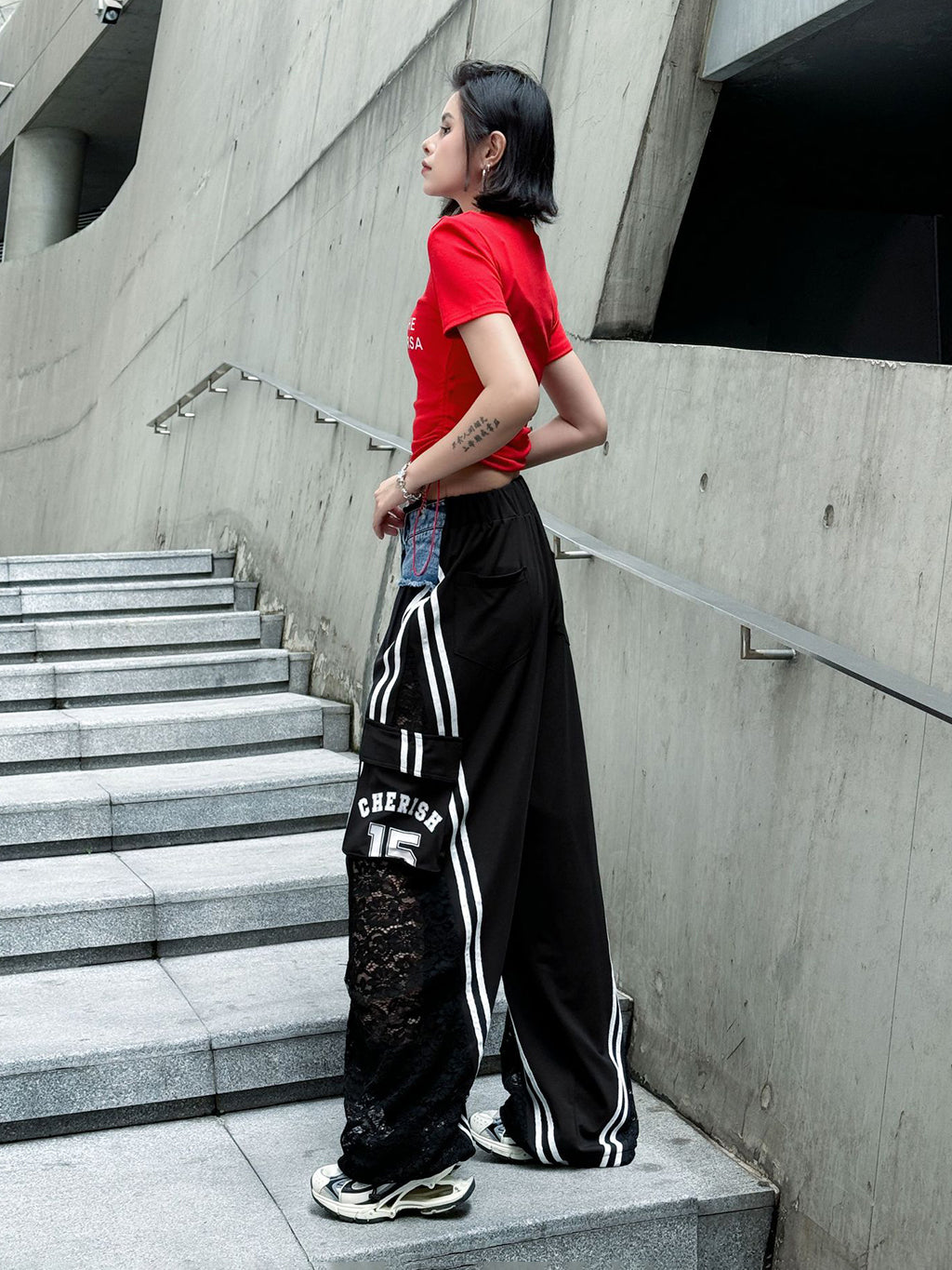 Lace-docking denim cargo pants 