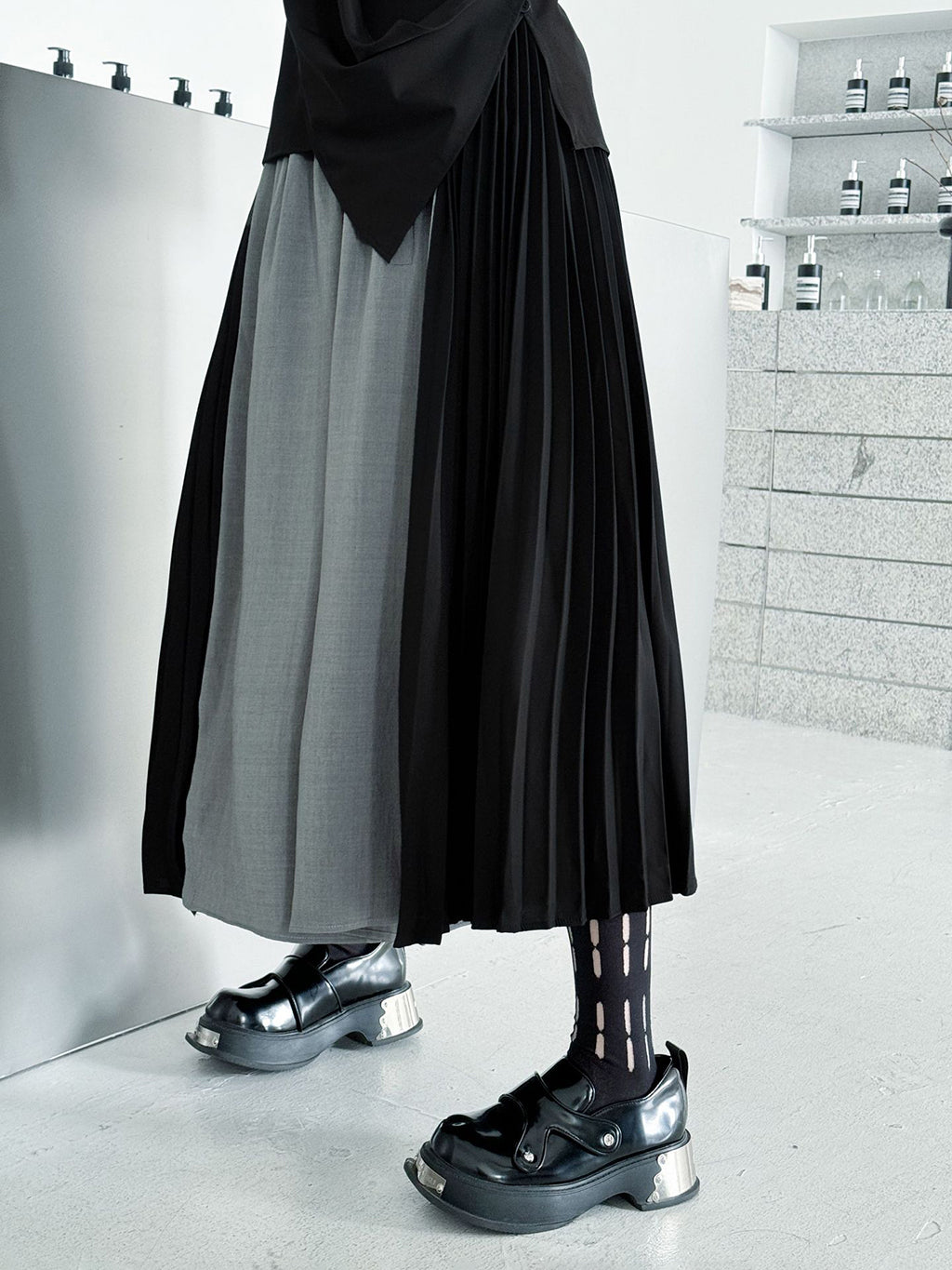 Two-tone pleated wide pants 
