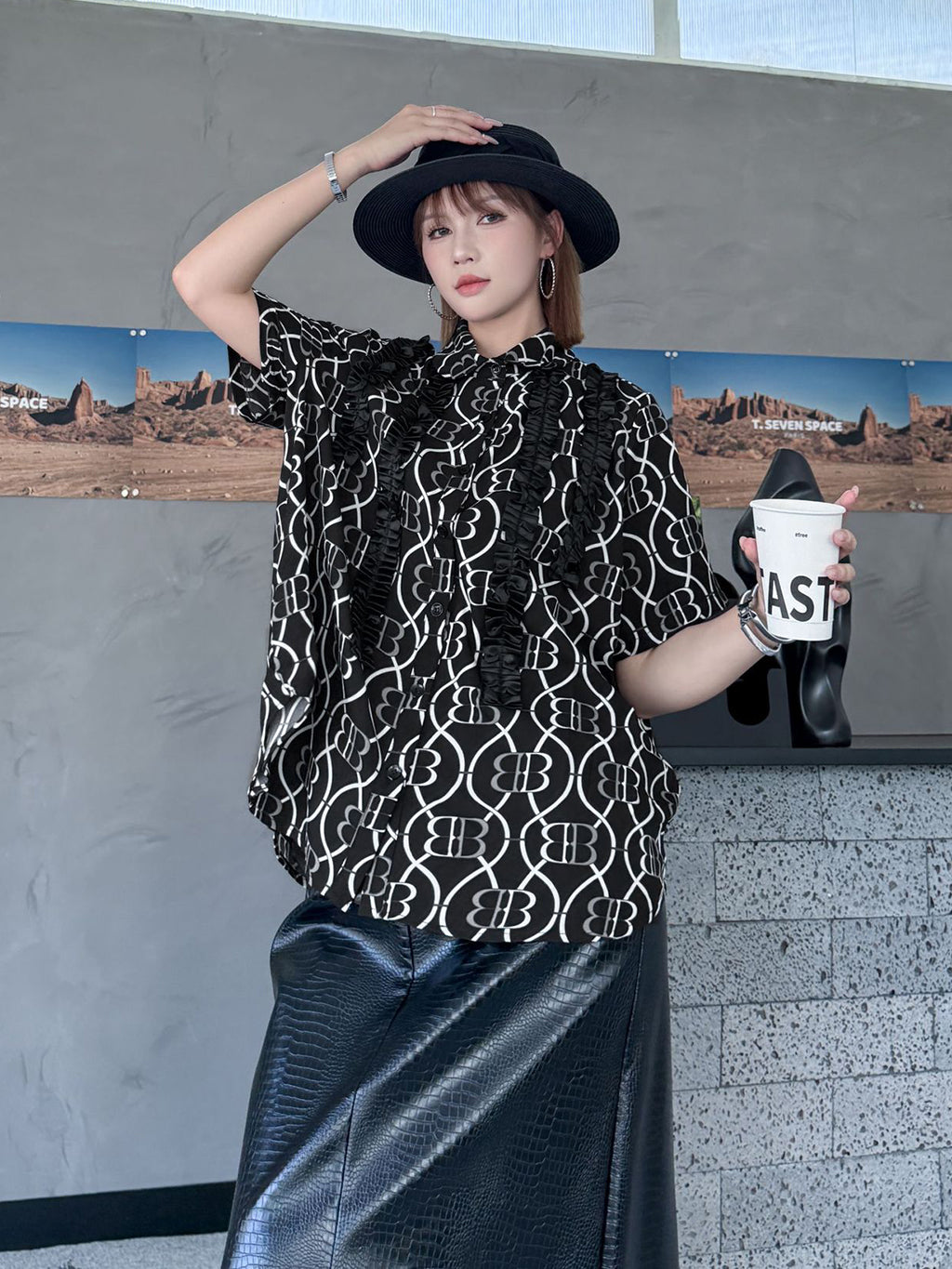 Logo pattern ruffle blouse 