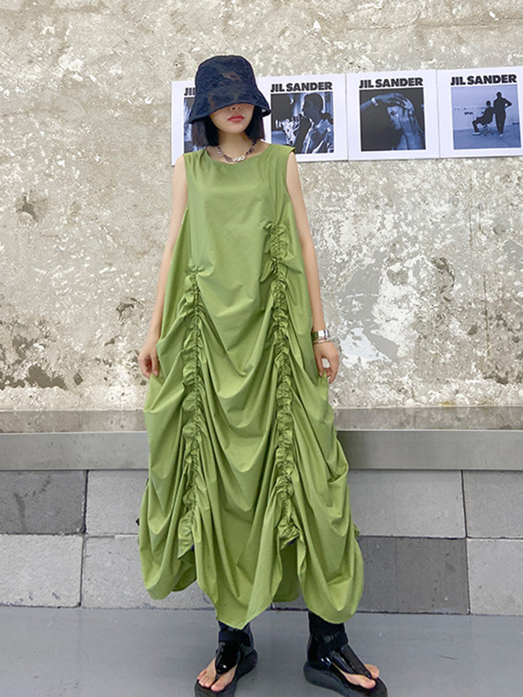 Gathered volume sleeveless dress